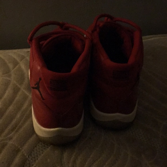 Imselling Jordan 11 in red in good condition - Picture 2 of 4